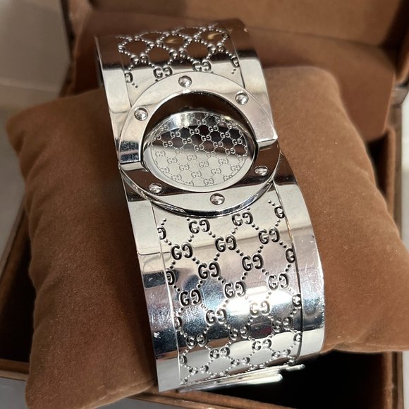 Gucci Twirl Stainless Steel Bangle Bracelet Watch - Picture 4 of 7
